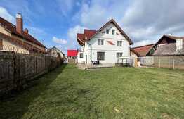 Casa generoasa 6 camere, 800 mp teren, toate utilitatile, in Harman 