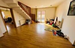 Casa generoasa 6 camere, 800 mp teren, toate utilitatile, in Harman 