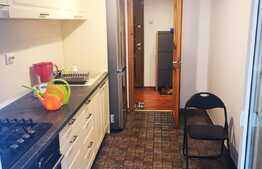 Apartament de 3 camere, decomandat, zona Răcădău