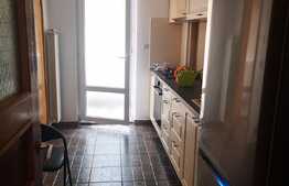 Apartament de 3 camere, decomandat, zona Răcădău