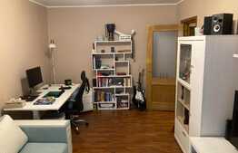 Apartament de 3 camere, decomandat, zona Răcădău