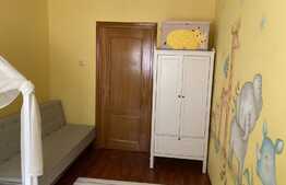 Apartament de 3 camere, decomandat, zona Răcădău