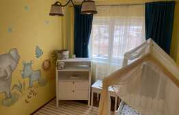 Apartament de 3 camere, decomandat, zona Răcădău