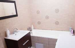 Apartament 3 camere, semidecomandat, 50 mp, zona Vivo 