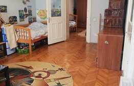 Apartament de 3 camere, garaj, zona Centrul Vechi, la 2 minute de Piața Unirii