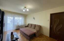 Apartament de 3 camere, decomandat, 64 mp, parcare, zona Tasnad