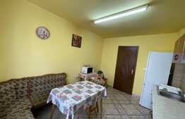 Apartament de 3 camere, decomandat, 64 mp, parcare, zona Tasnad