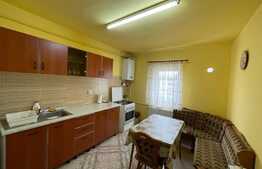 Apartament de 3 camere, decomandat, 64 mp, parcare, zona Tasnad