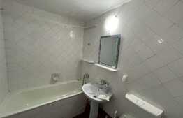 Apartament de 3 camere, decomandat, 64 mp, parcare, zona Tasnad