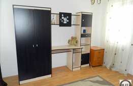 3 camere, decomandat, garaj, zona strazii Parang