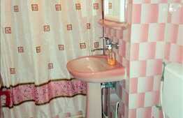 3 camere, decomandat, garaj, zona strazii Parang