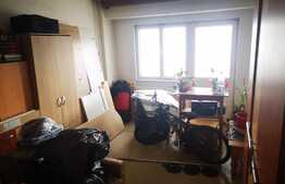 Apartament de 4 camere, etaj intermediar, două balcoane, zona Triaj