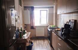 Apartament de 4 camere, etaj intermediar, două balcoane, zona Triaj