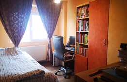 Apartament de 4 camere, etaj intermediar, două balcoane, zona Triaj