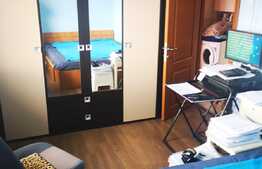 Apartament de 4 camere, etaj intermediar, două balcoane, zona Triaj