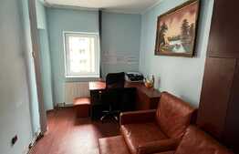 Apartament de 3 camere, decomandat, priveliște spre pădure, zona Răcădău