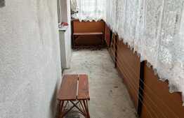 Apartament de 3 camere, decomandat, priveliște spre pădure, zona Răcădău