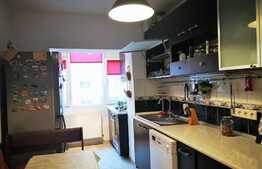 Apartament de 3 camere, decomandat, priveliște spre pădure, zona Răcădău