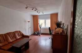 Apartament de 3 camere, decomandat, priveliște spre pădure, zona Răcădău