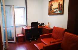 Apartament de 3 camere, decomandat, priveliște spre pădure, zona Răcădău