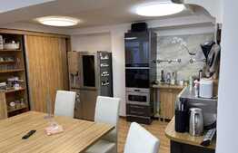 Casa cu 5 camere, 300 mp, zona Piata Sfatului 