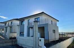 Casa individuala de vanzare, CF, 150 mp utili, 500 mp teren, Campenesti 