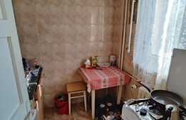 Apartament de 3 camere, 56 mp + balcon, etaj 1/4 , zona Casa Piratilor