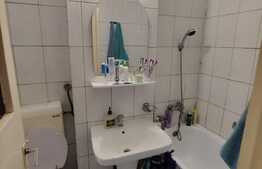 Apartament de 3 camere, 56 mp + balcon, etaj 1/4 , zona Casa Piratilor