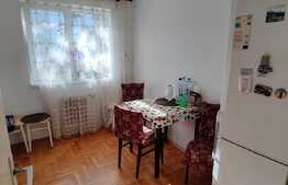 Apartament de 3 camere, 56 mp + balcon, etaj 1/4 , zona Casa Piratilor