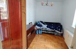 Apartament de 3 camere, 56 mp + balcon, etaj 1/4 , zona Casa Piratilor