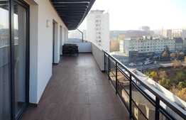 Apartament de 2 camere, decomandat, terasa 28 mp, zona Centrala