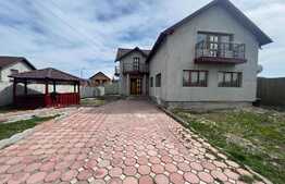 Casa spatioasa cu 600 mp teren, Tarlungeni