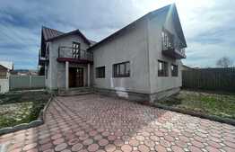 Casa spatioasa cu 600 mp teren, Tarlungeni