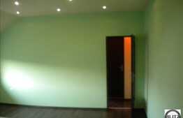 In zona Real, apartament la mansarda, 41 mp 2 camere semidecomandate