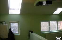 In zona Real, apartament la mansarda, 41 mp 2 camere semidecomandate