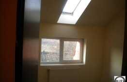 In zona Real, apartament la mansarda, 41 mp 2 camere semidecomandate