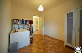 Apartament 3 camere de vanzare, 69 mp utili, zona Casa Piratilor, cu garaj