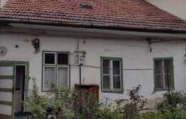 Casa de vanzare 36 mp, curte comuna, locatie Semicentrala