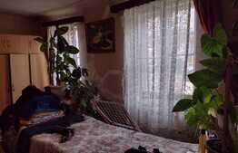 Casa de vanzare 36 mp, curte comuna, locatie Semicentrala