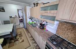 Apartament 3 dormitoare, 2 bai, etaj intermediar, zona Eroilor