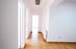 Apartament 3 camere decomandate, etaj intermediar, zona Pieței Mihai Viteazu