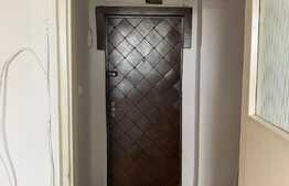 Garsonieră cu balcon, 28 mp, zona Parang