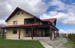 Pensiune de vanzare, 360 mp utili, 7500 teren, Zona Turistica, Risca