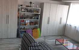 Casa tip duplex, 4 camere, 120 mp utili, garaj, 125 mp de gradina, zona Sub Cetate