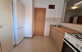 Garsoniera de 36 mp, etaj intermediar, zona Plopilor