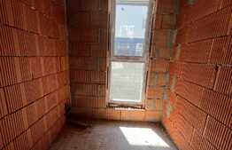 POSIBILITATE COMPARTIMENTARE! Spatiu comercial cu vitrina, 223 mp, 7 parcari, Floresti