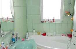 De vanzare apartament 3 camere decomandate, 63 mp. Loc de parcare si boxa!