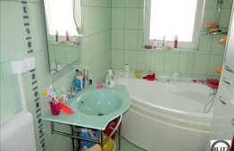 De vanzare apartament 3 camere decomandate, 63 mp. Loc de parcare si boxa!