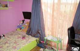 De vanzare apartament 3 camere decomandate, 63 mp. Loc de parcare si boxa!