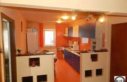 Vanzare 3 camere decomandate , 20 mp boxa pentru depozitare, integral renovat